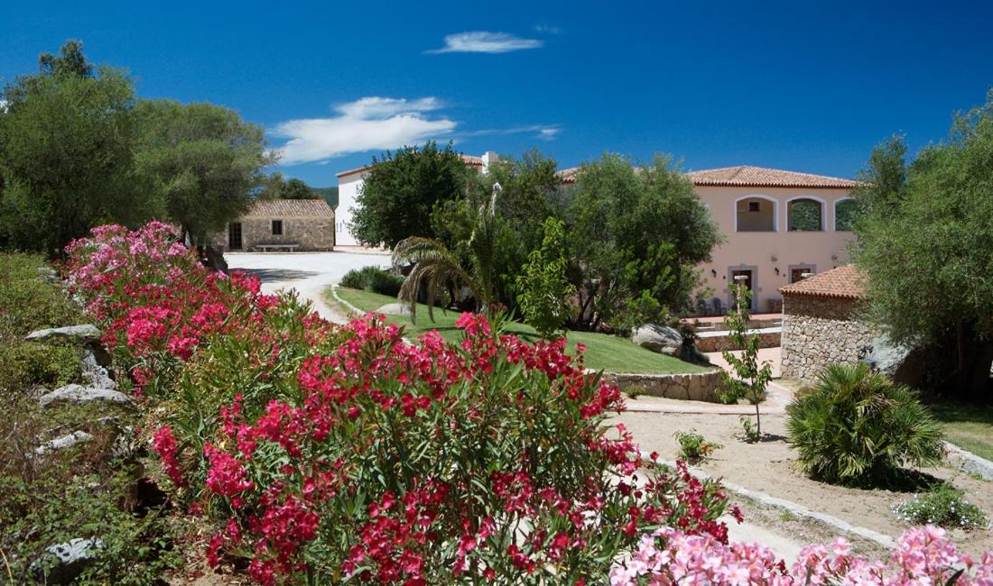 Hotel Valkarana Country Relais (Adults Only) Sant'Antonio di Gallura Exterior photo