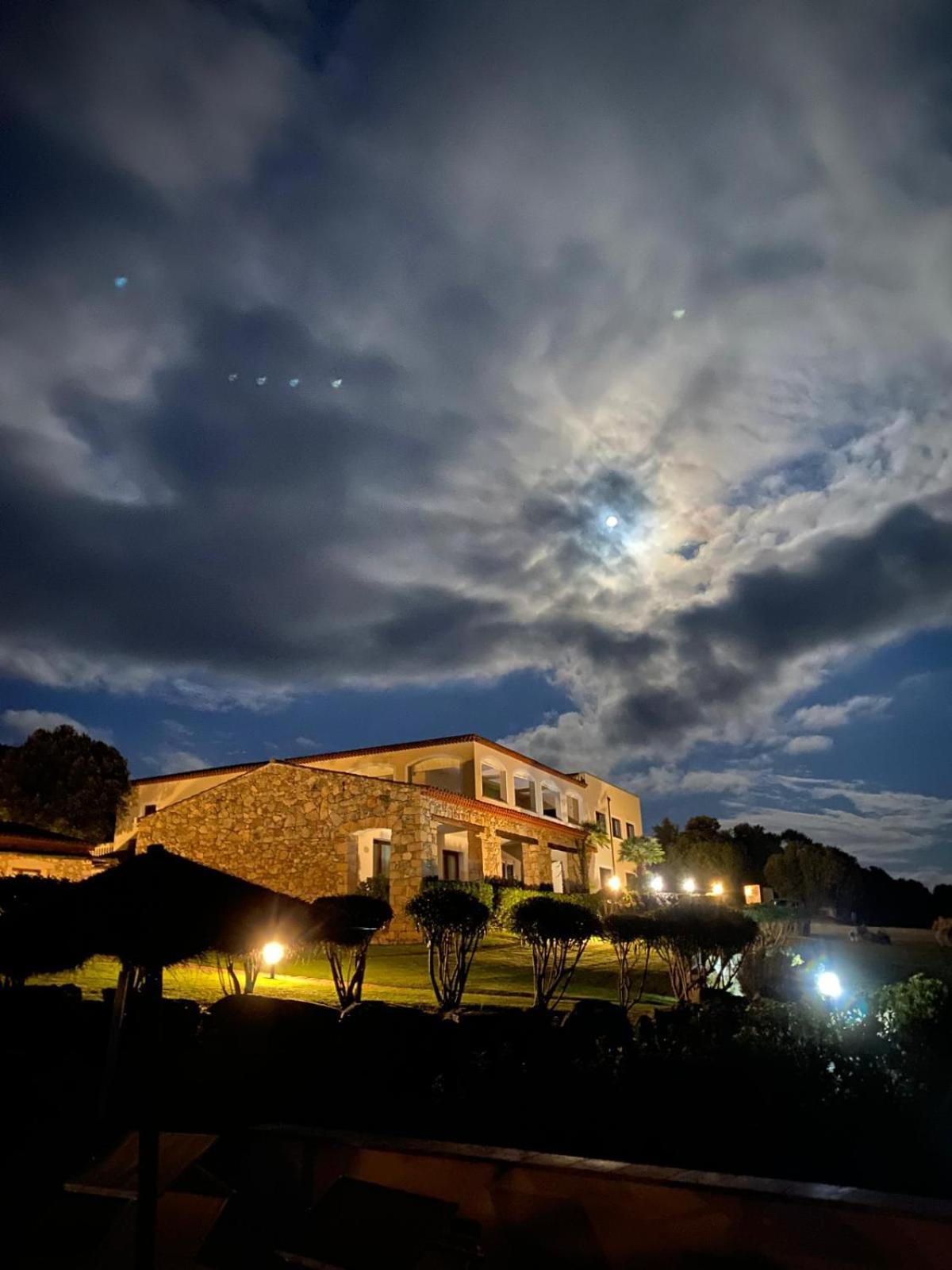 Hotel Valkarana Country Relais (Adults Only) Sant'Antonio di Gallura Exterior photo